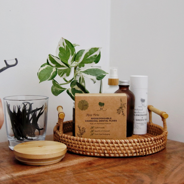 Me Mother Earth Floss Picks | Charcoal & Peppermint
